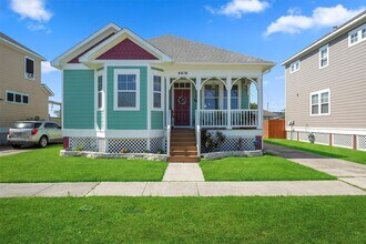 Building Photo - 4418 N Live Oaks Cir