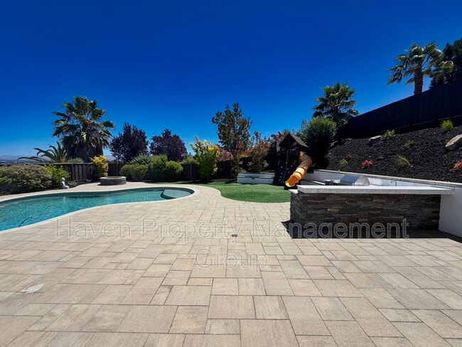 Building Photo - 7420 Hansen Dr