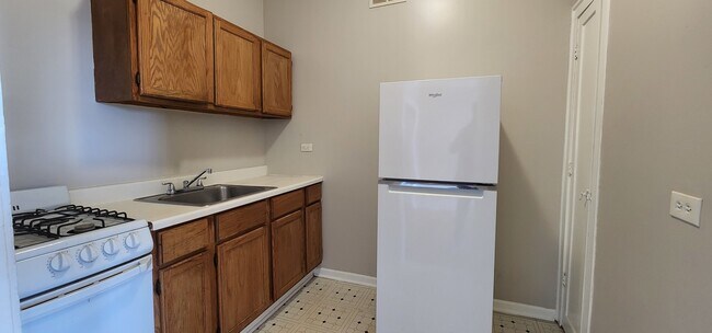 Building Photo - 2209 S 61st Ct