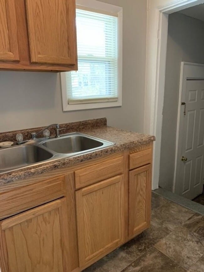 Foto del edificio - Charming 2-bedroom House Available with fe...