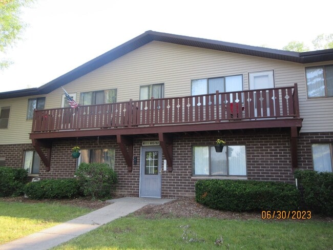 Building Photo - N111W15782-W15782 Vienna Ct