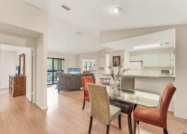 Foto del edificio - 4017 Crockers Lake Blvd