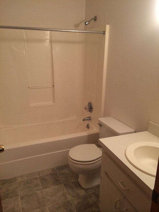 Building Photo - 2 Bedroom 1.5 Bath Condo in Flagler Beach,...