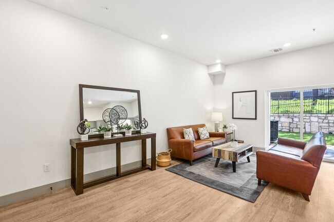 Foto del edificio - 2450 Wickersham Ln
