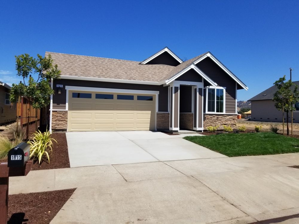 Primary Photo - Brand new Coffey Park Home