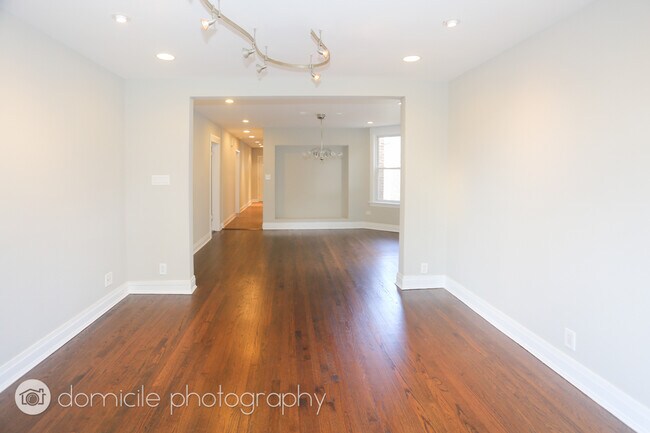 Building Photo - 4018 W Nelson St