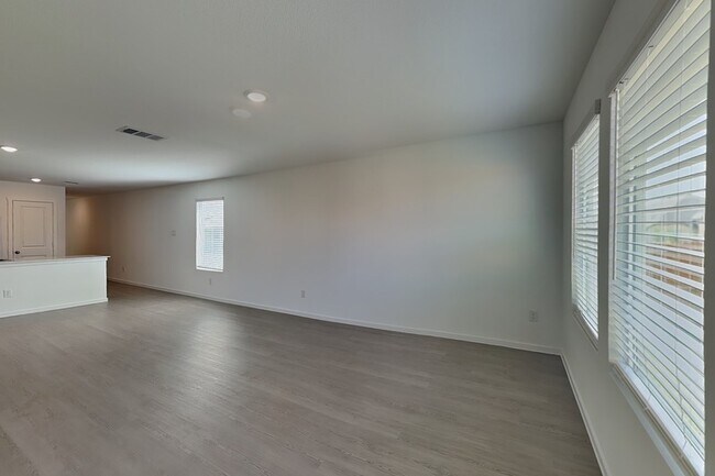 Building Photo - 3105 Lynmar Ln
