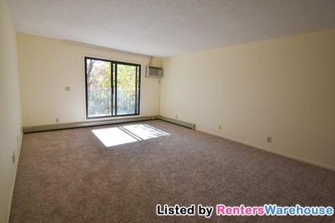 Building Photo - 5607 Green Circle Dr