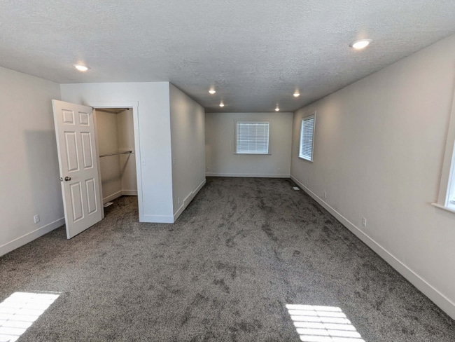 Foto del edificio - 1760 N 400 E