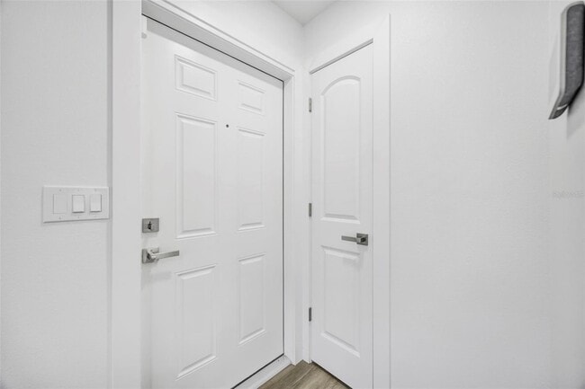 Building Photo - 11728 Raintree Dr