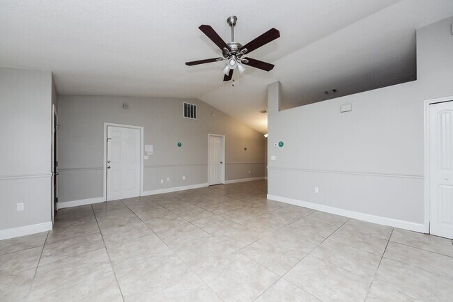 Building Photo - 310 Medina Ct