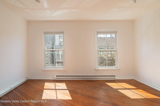 Building Photo - 430 Warren St