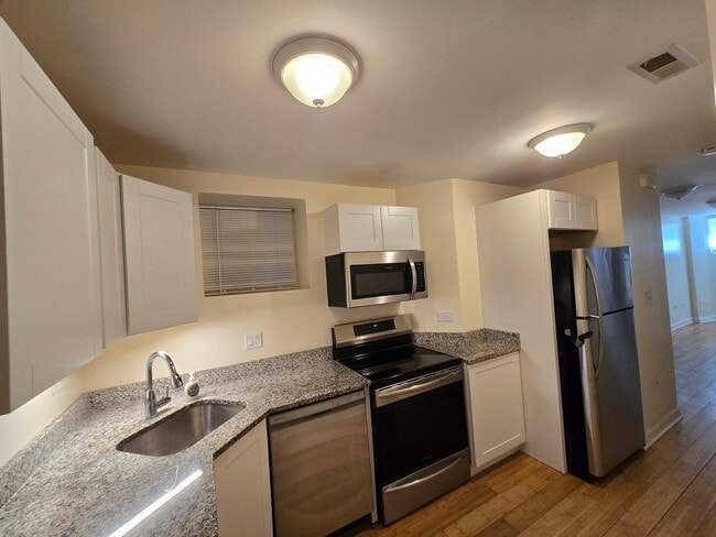 Building Photo - 6339 S Eberhart Ave