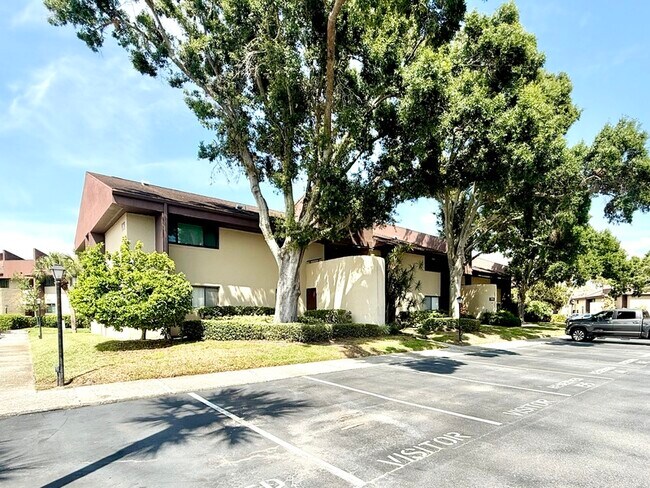 Foto del edificio - 785 S Village Dr