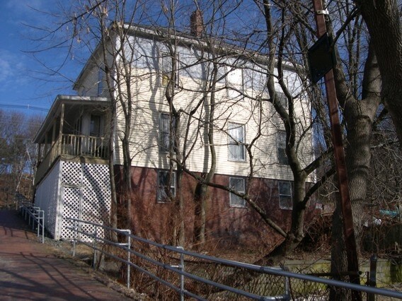 Building Photo - 210 Valley St