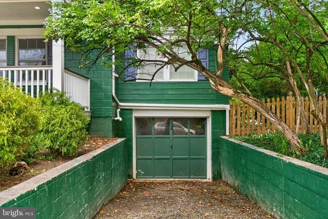 Building Photo - 2227 N Lexington St