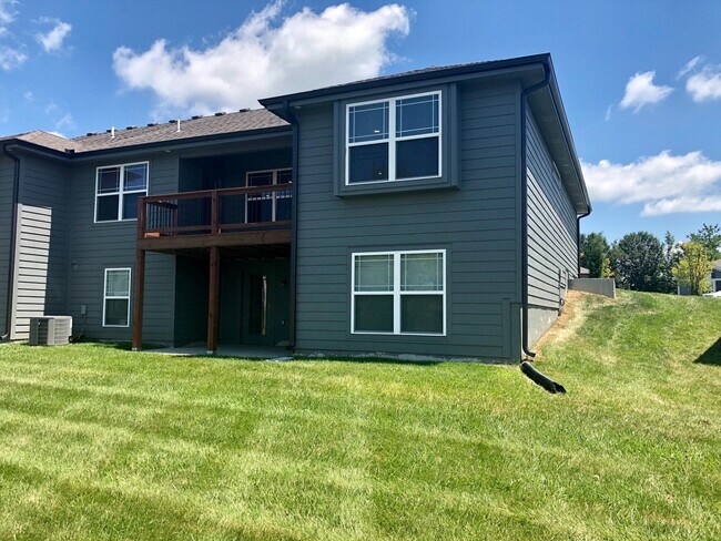 Building Photo - 4 Bed Attached Villa in Blue Springs