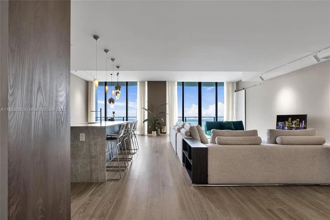 Foto del edificio - 3131 NE 7th Ave