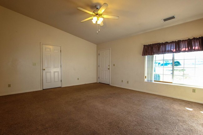Building Photo - Duplex with 1-car Garage