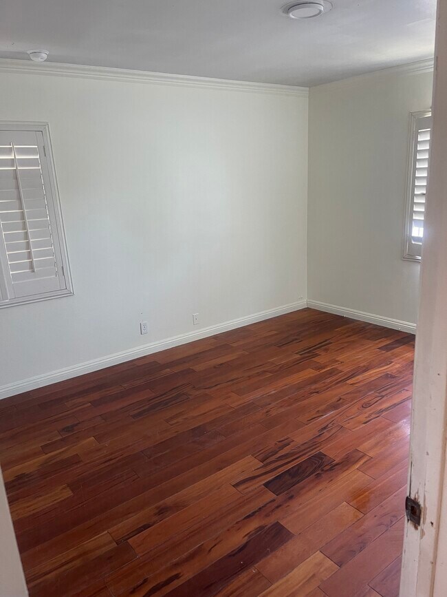 Foto del edificio - 14623 Roxton Ave