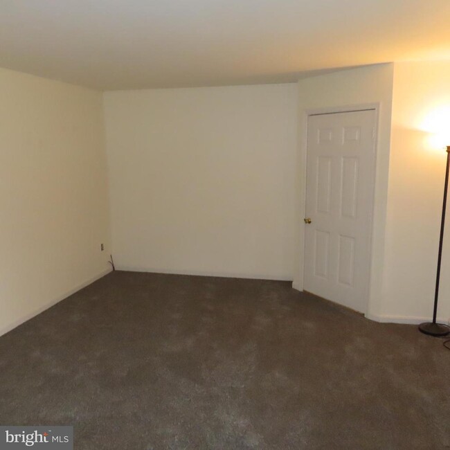 Building Photo - 482 Pensinger Rd