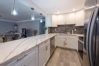 Building Photo - 922 Flanders Dr