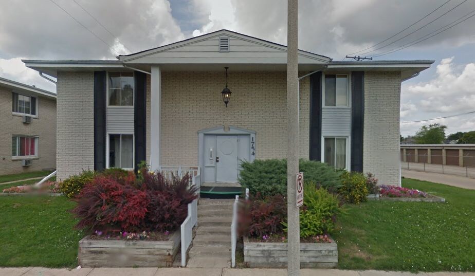 Foto principal - 1754 Grange Avenue - 2 Bedroom Lower