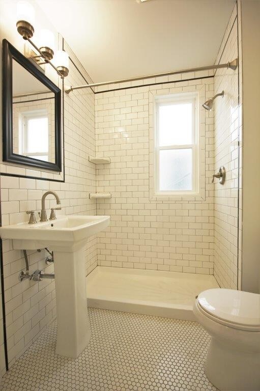 Building Photo - 353 Hoyt St