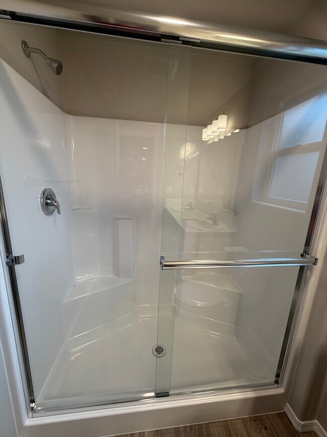 Foto del edificio - 1013 E 13th St