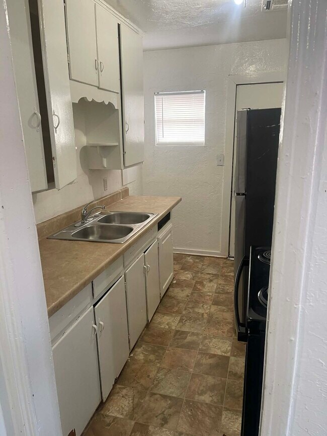 Building Photo - 3430 SW 29th Pl