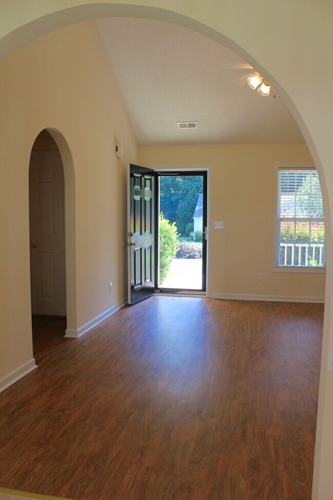 Foto del edificio - 2320 Mancke Drive