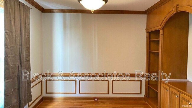 Building Photo - 1807 Castleburg Dr