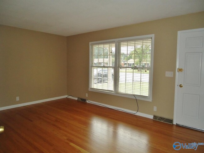Foto del edificio - 306 Drake Ave SW