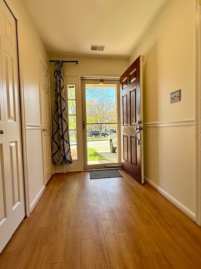 Foto del edificio - 9632 Hadleigh Ct