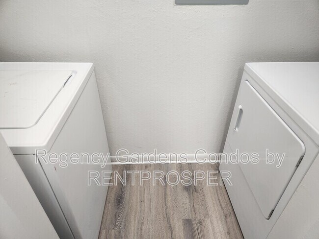 Foto del edificio - 4367 Thornbriar Ln