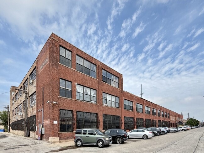 Building Photo - 3144 W Carroll Ave