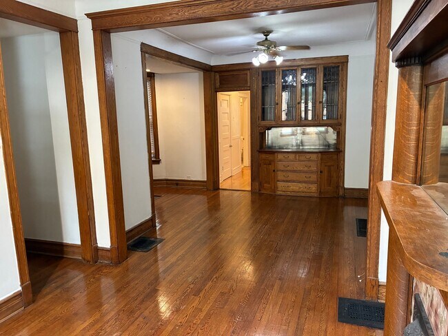 Foto del edificio - 2439 N Seminary Ave
