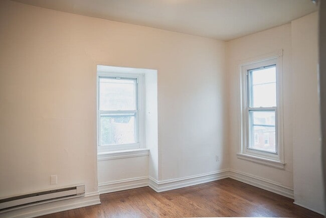 Building Photo - 622 W Chew St