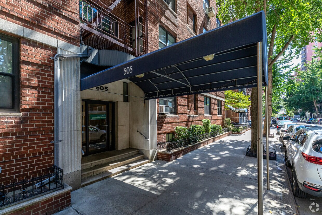 Entrance - 505 E 82nd St