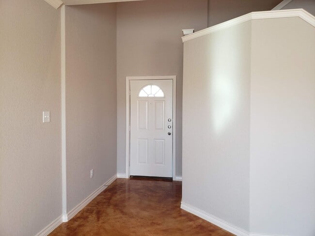 Building Photo - Townhome for rent