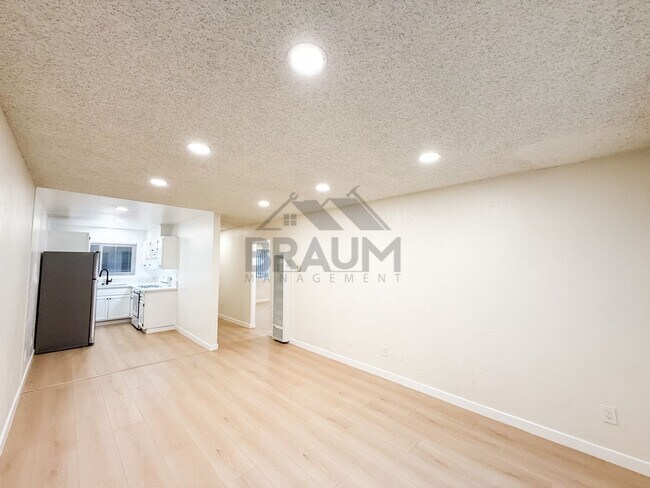 Building Photo - 4632 Laurel Canyon Blvd
