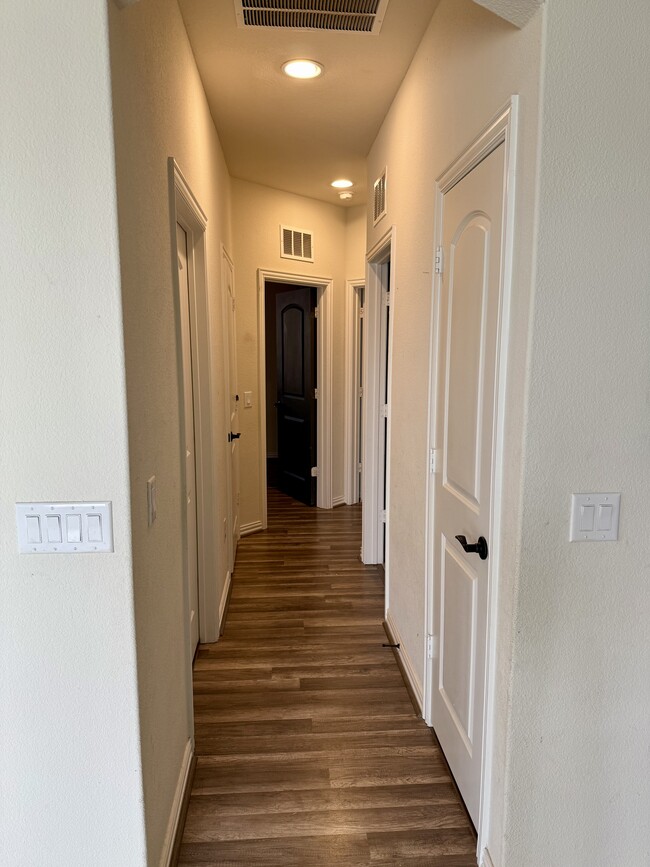 Hallway - 2501 Temple Dr