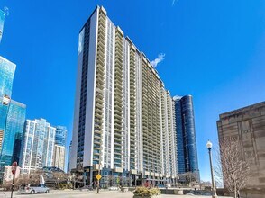 Building Photo - 400 E Randolph St