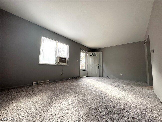 Foto del edificio - 231 Randel Ave