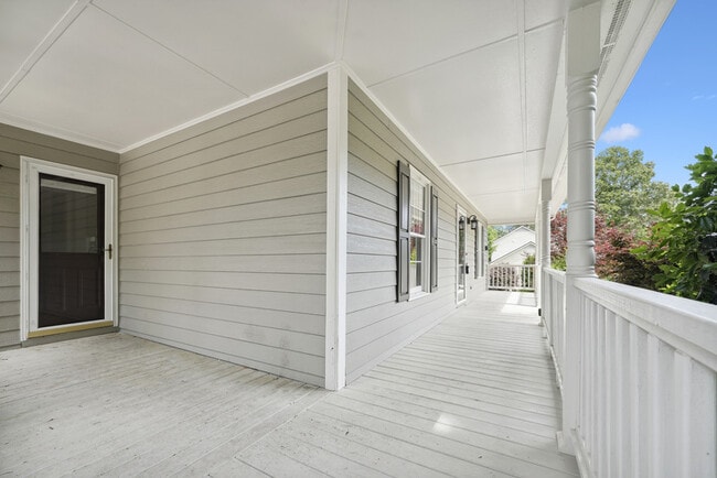 Building Photo - 223 Wintergreen Dr