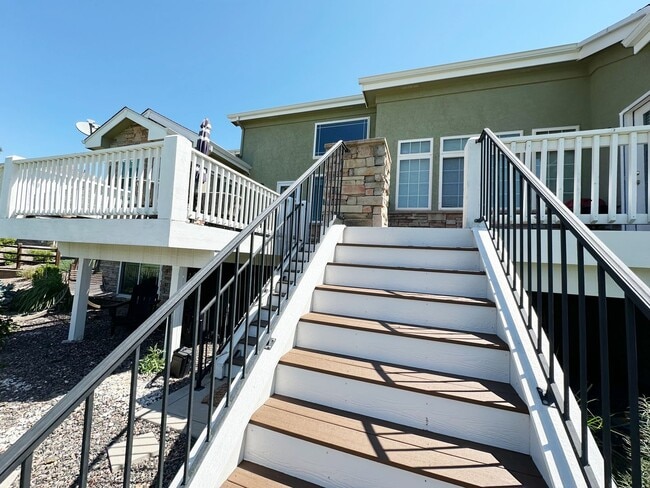 Building Photo - Bright, Spacious 2-Bedroom Home in Aurora with Room to Grow