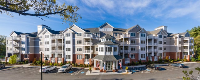 Water Pointe - Water Pointe Apartment