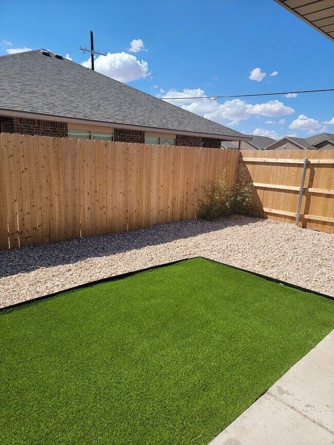 Foto del edificio - 2125 N Jayton Ave