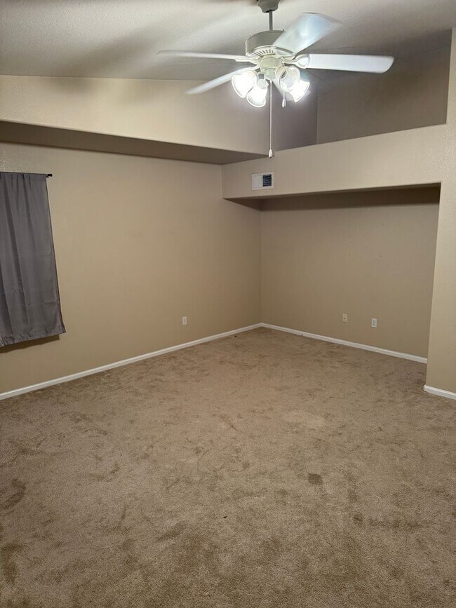 Foto del edificio - 1563 Monterey Unit F- 2 Bedroom 2 Bath