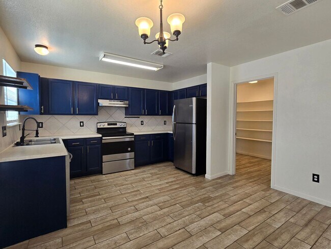 Foto del edificio - HOME FOR THE HOLIDAYS SPECIAL - SECTION 8/HUD ACCEPTED - AVAILABLE NOW!